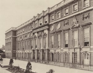 Hampton Court Palace, la Facciata sul Fiume da Charles Latham