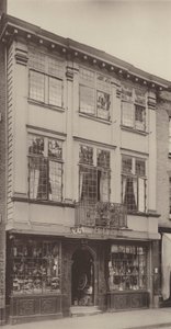 Casa in High Street, Guildford da Charles Latham