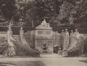 Fontana Murale nel Giardino a Bowood, Wilts da Charles Latham
