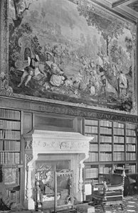 Arazzo nella biblioteca da Charles Latham