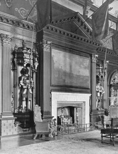 La sala: Emblemi di guerra da Charles Latham