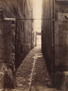 Rue du Chat-qui-Pêche dalla Rue de la Huchette, ca. 1868 da Charles Marville
