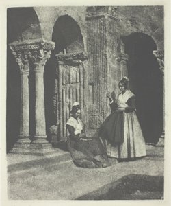 Due donne di Arles nel chiostro di Saint-Trophime ad Arles da Charles Nègre