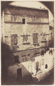 Facciata di una casa romanica a Saint-Gilles du Gard da Charles Nègre