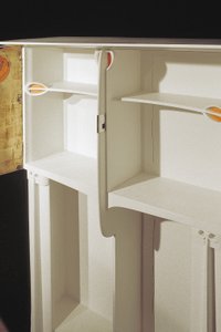 Armadio bianco progettato per Mrs. Rowat, 1902 da Charles Rennie Mackintosh