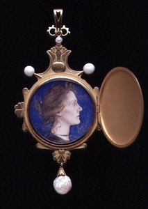 Pendente di Pegaso contenente il Miniatura di Miss Edith Emma Cooper (1862-1913) 1901