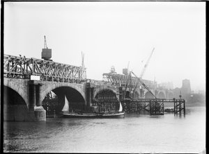 Demolizione del ponte di Waterloo, City of Westminster, Greater London Authority, 1936 da Charles William Prickett