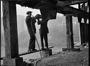 Demolizione del ponte di Waterloo, Lambeth, Greater London Authority, 1936 da Charles William Prickett