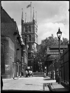 Cattedrale di Southwark, Montague Close, Southwark, Greater London Authority, 1930s da Charles William Prickett
