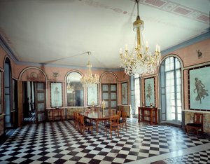 Vista della sala da pranzo del castello di Malmaison, residenza dell