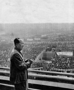 Ritratto del Capo di Stato cinese Mao Tse-Tung (Mao Ze-Dong o Mao Zedong o Mao Tse Toung o Mao Tso Tong) (1893-1976) durante la Commemorazione del Partito Comunista. Cina, intorno al 1960.