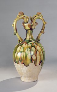 Anfora con manici a forma di teste di drago con smalto a tre colori, Dinastia Tang, 618-907