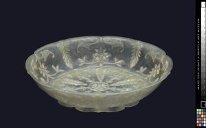 Piatto con disegno floreale, XIX secolo da Chinese School