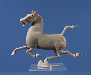 Cavallo al galoppo con uno zoccolo su una rondine, dalla tomba a Wu-wei, Kansu, Dinastia Han Orientale