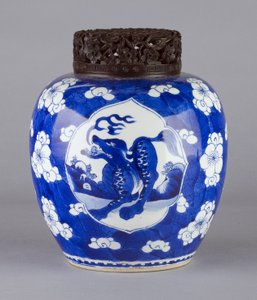 Vaso (con coperchio e disegno di drago), 1662-1722 (ceramica)