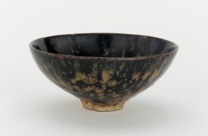 Ciotola da tè in ceramica Jizhou, 1279-1368 da Chinese School