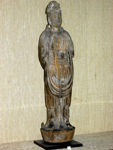 Kouan-yin, bodhisattva della compassione, Dinastia Song (960-1276) (legno dipinto)