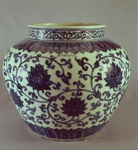 Grande vaso Ming blu e bianco con il marchio Hsuan Te, 1426-35 da Chinese School