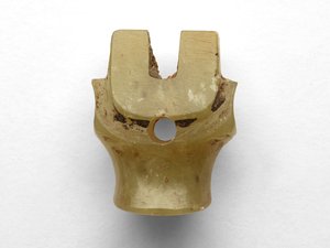 Pendente a forma di testa bovina, rielaborato, c.1100-1000 a.C. da Chinese School
