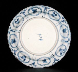 Parte inferiore di un piatto kraak blu e bianco, marchio Egret, Wanli, 1595-1605 da Chinese School Chinese School