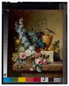 Un vaso di fiori su un bordo di marmo e un cesto di fiori con un cardellino da Christiaan van Pol