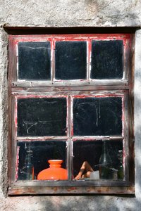 Finestra rossa in stile rustico da Christina Sillen