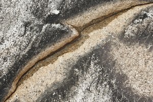 Crepa nella pietra erosa da Christina Sillen