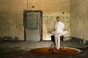 Tappeto arancione con motivi astratti da Christine von Diepenbroek