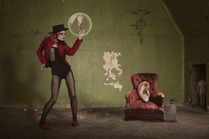 La bolla surreale di una donna