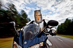 Cavaliere in moto da Christophe Kiciak