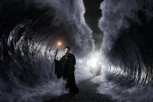 Un uomo che si fa da parte tra le onde scure da Christophe Kiciak