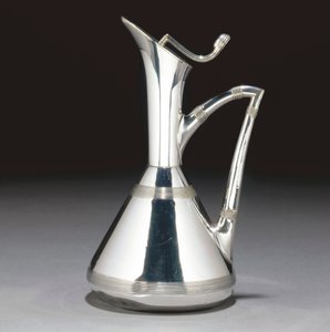 Una brocca da Christopher Dresser