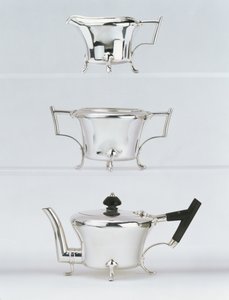Servizio da tè in tre pezzi, progettato nel 1878, realizzato da Hukin & Heath da Christopher Dresser