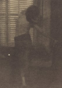Modella nello studio di New York da Clarence H. White