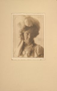 [Ritratto di donna in costume]
