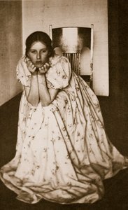 Ragazza in un vestito fiorito, c.1910 da Clarence Henry White