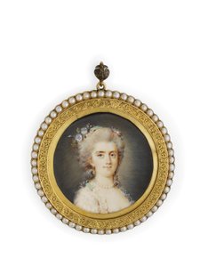 Contessa Diane de Polignac, in abito bianco scollato, fiori e nastro verde menta nei capelli raccolti e incipriati, con collana e orecchini di perle da Claude Jean Baptiste (attr. to) Hoin