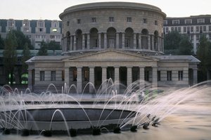 La rotonda di La Villette costruita nel 1789 da Claude Nicolas Ledoux.