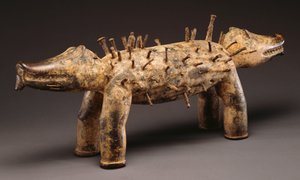 Una figura di cane di potere Kongo da Congolese Congolese