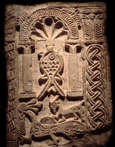 Civiltà copta: frammento murale di altorilievi con pesci (simbolo cristiano). VI o VII secolo d.C. Luxor, Museo d