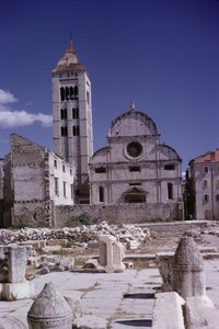 Facciata della chiesa, costruita nel 1091 da Croatian School
