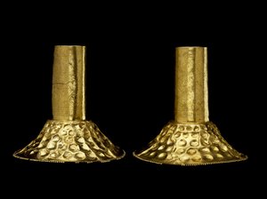 Coppia di ornamenti auricolari indossati da un sovrano o sciamano da Culture Chimu