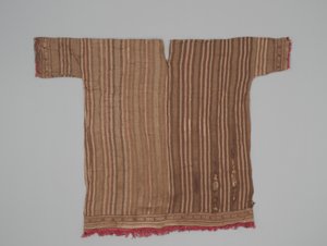 Tunica con maniche, c.1300-1470 (cotone e fibra di camelide)