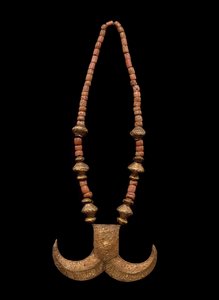 Collana con artiglio di tigre, fine XIX-inizio XX secolo da Culture Minangkabau