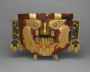 Maschera funeraria peruviana, 900-1100 d.C. (oro, sovrapposizioni in argento-rame, cinabro)