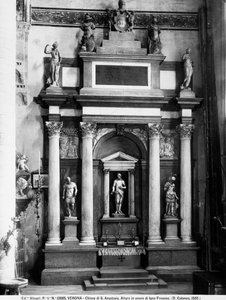 Altare architettonico in onore di Iano Fregoso, c.1565 da Danese Cattaneo