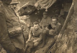 Gruppo di soldati in una trincea durante la Prima Guerra Mondiale da Dario Gentilini