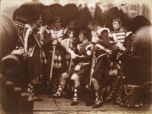 Ufficiale dei 92nd Gordon Highlanders che legge alle truppe, Castello di Edimburgo da Hill and Adamson