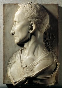 Profilo di un uomo laureato una volta conosciuto come Giulio Cesare. Scultura in marmo attribuita a Desiderio da Settignano (1428-1464). XV secolo. Museo del Louvre, Parigi da Desiderio da Settignano