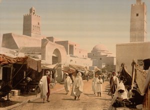Una moschea nella strada principale, Kairwan, Tunisia da Detroit Photographic Co.